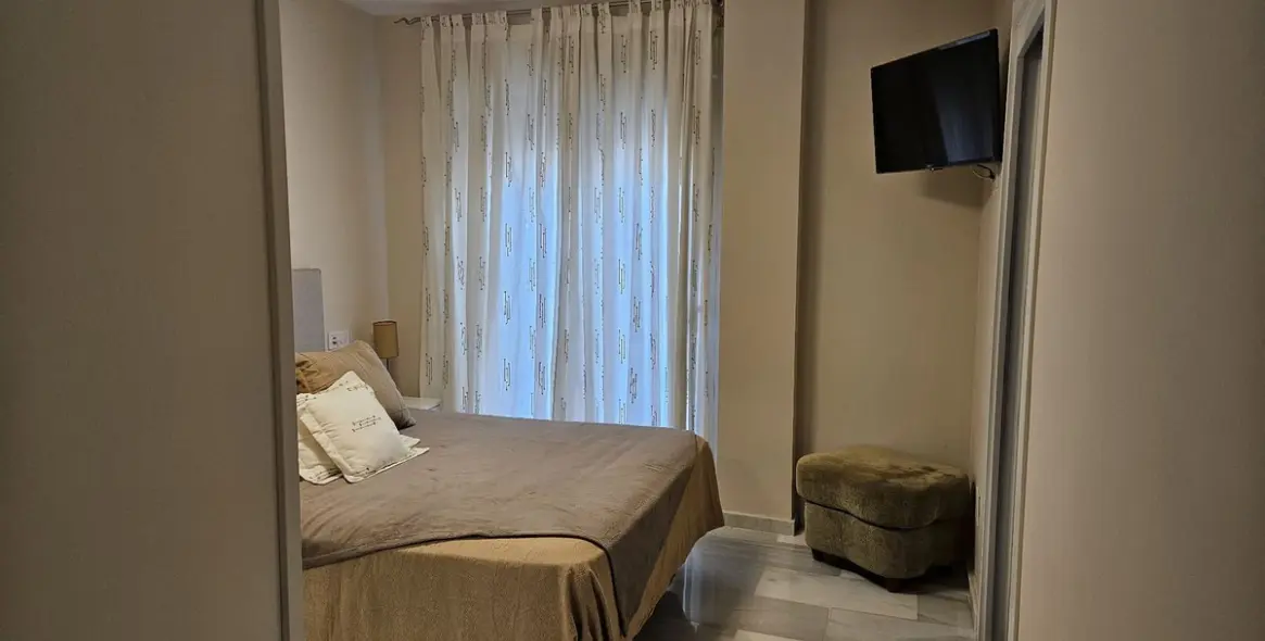 Sale of middle floor apartment in Fuengirola 16