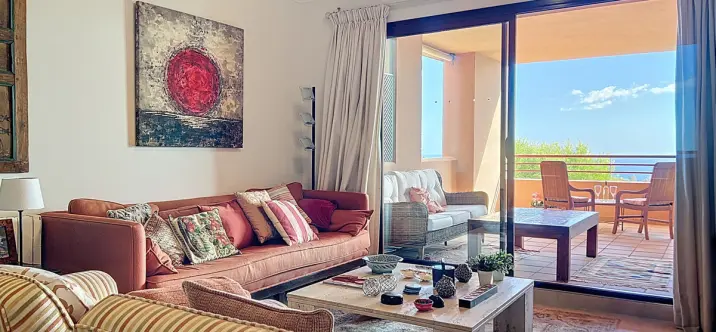 Sale of middle floor apartment in Manilva 4