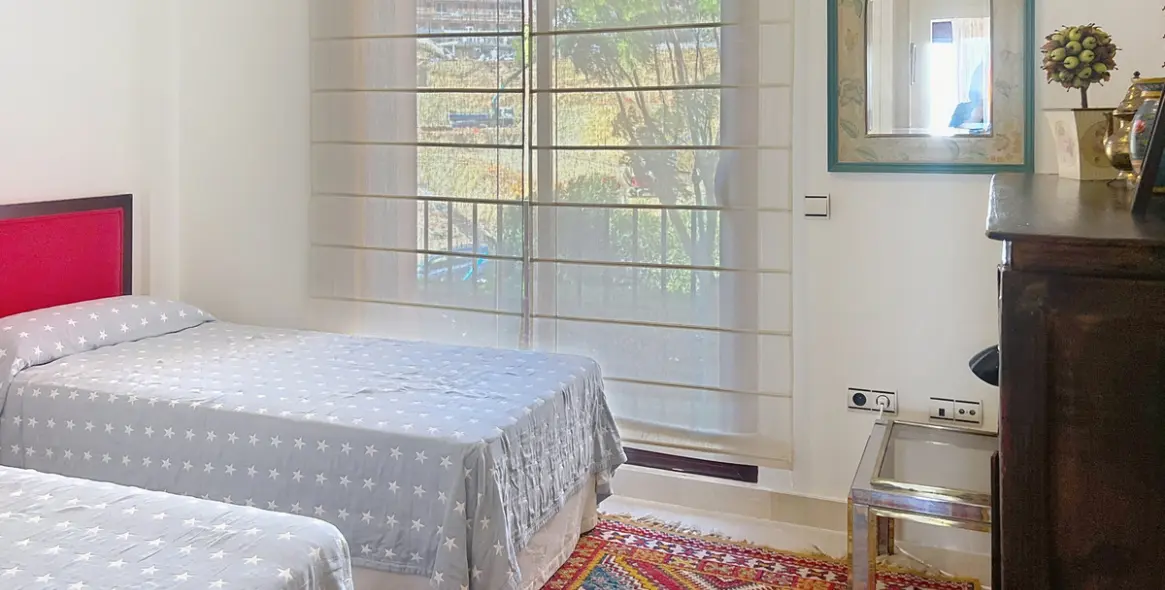 Sale of middle floor apartment in Manilva 12