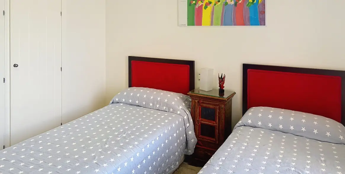 Sale of middle floor apartment in Manilva 13