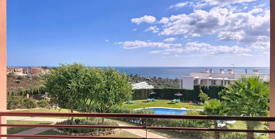 Sale of middle floor apartment in Manilva 21