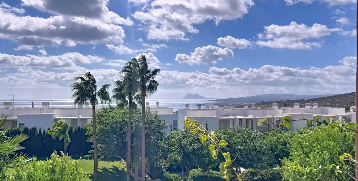 Sale of middle floor apartment in Manilva 22