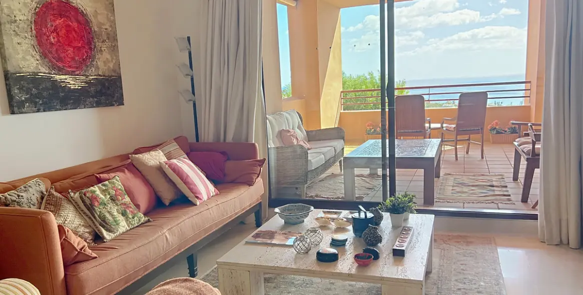 Sale of middle floor apartment in Manilva 23