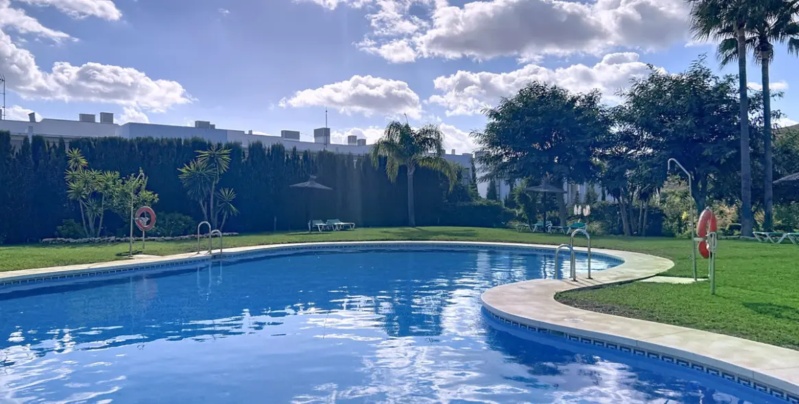 Sale of middle floor apartment in Manilva 24