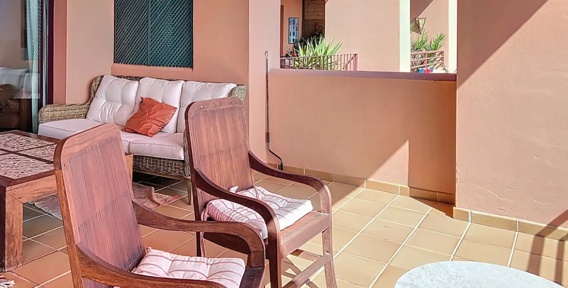 Sale of middle floor apartment in Manilva 25