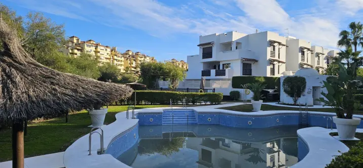 Venta de ático en Selwo 4