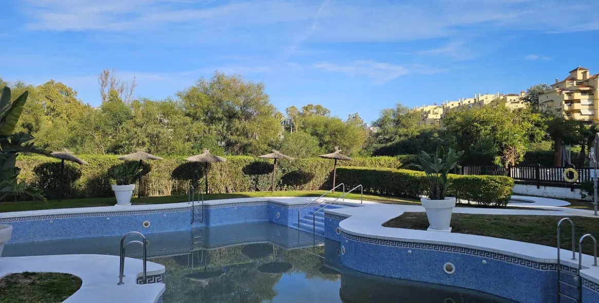 Venta de ático en Selwo 6