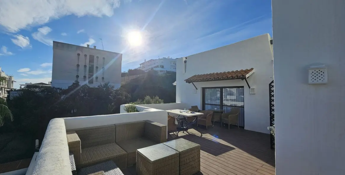 Venta de ático en Selwo 11