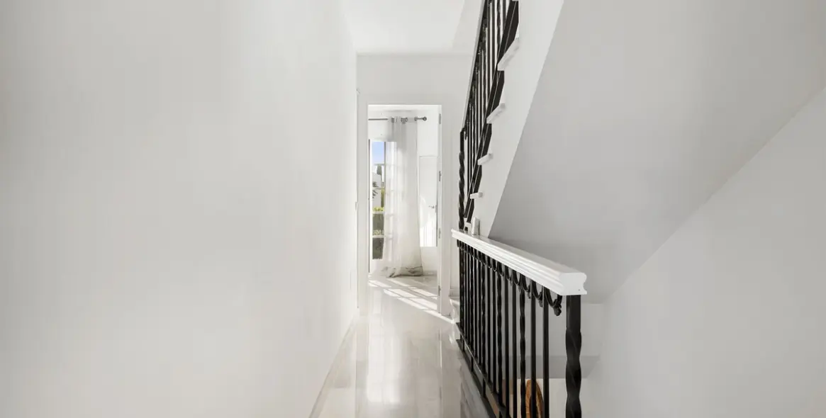 Продажа таунхауса в Bel Air 20