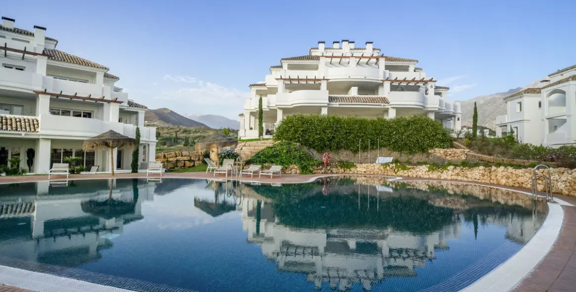 Sale of ground floor apartment in Aloha 1