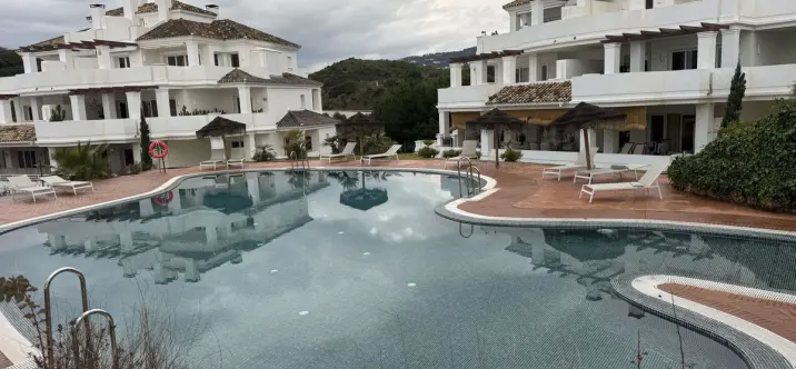 Sale of ground floor apartment in Aloha 2