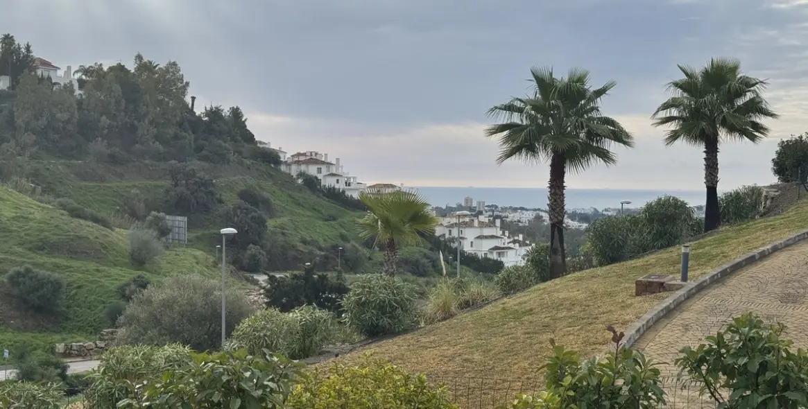 Sale of ground floor apartment in Aloha 18