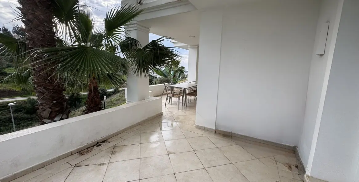 Sale of ground floor apartment in Aloha 19