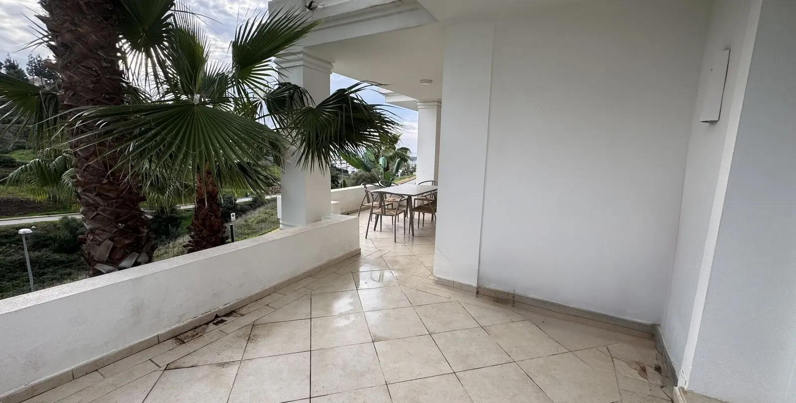Venta de apartamento en planta baja en Aloha 19