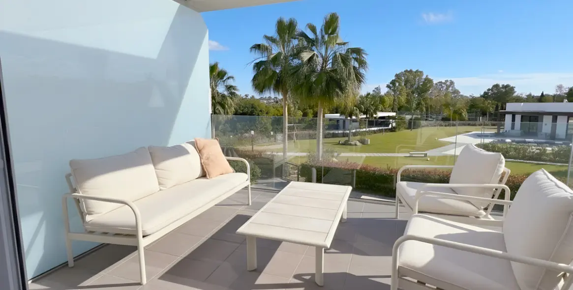 Продажа апартаментов на среднем этаже в Estepona 1