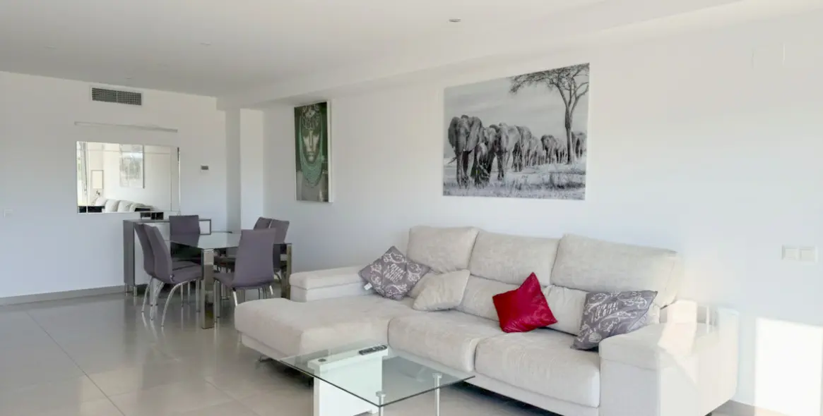 Продажа апартаментов на среднем этаже в Estepona 5