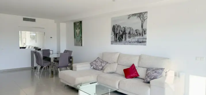 Продажа апартаментов на среднем этаже в Estepona 4