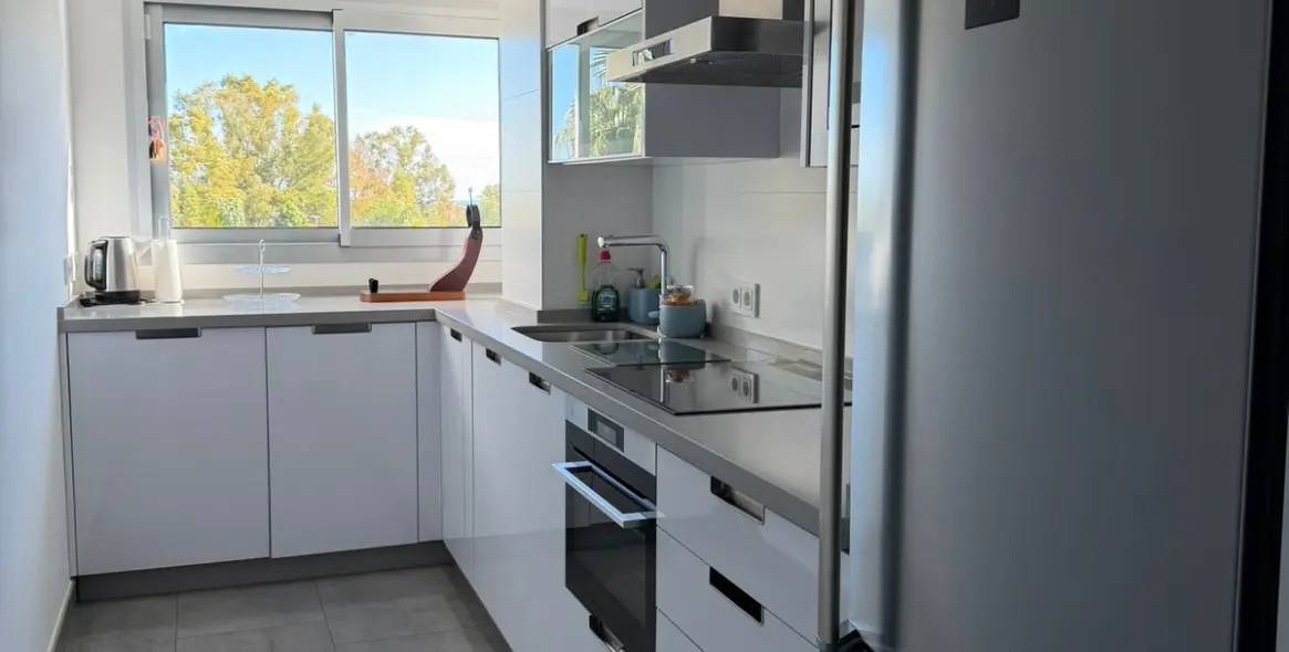 Продажа апартаментов на среднем этаже в Estepona 6