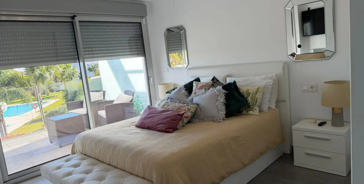 Продажа апартаментов на среднем этаже в Estepona 11