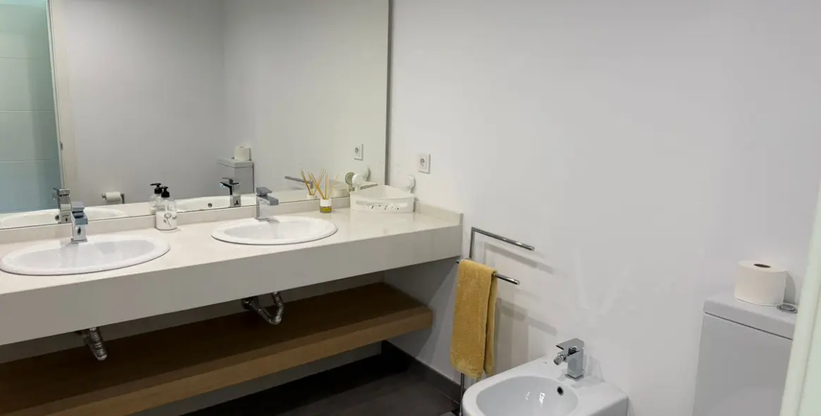 Продажа апартаментов на среднем этаже в Estepona 12