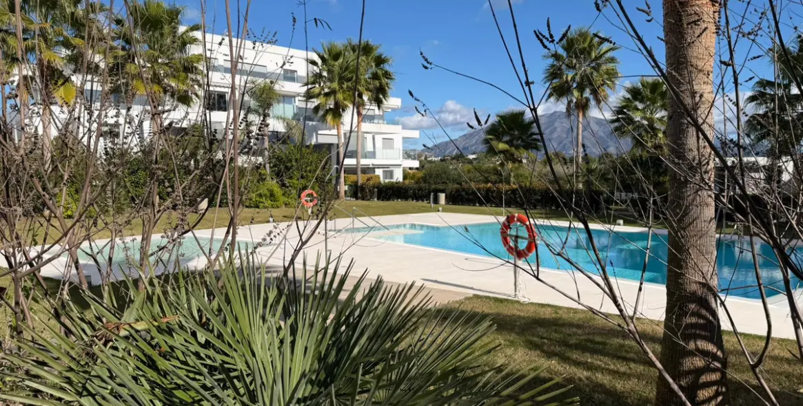 Продажа апартаментов на среднем этаже в Estepona 17