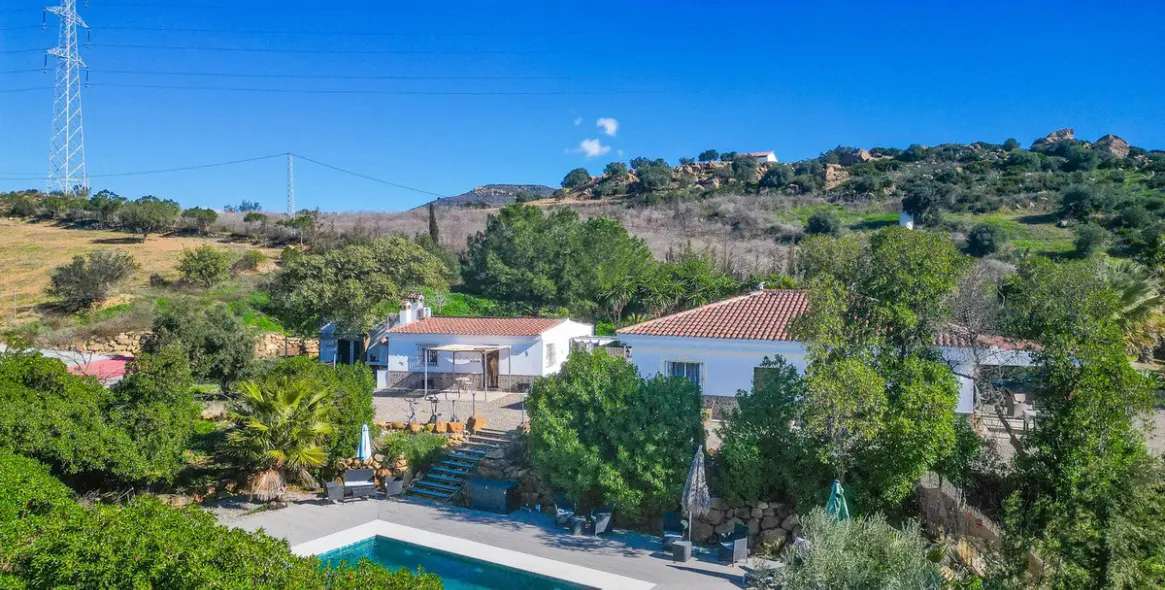 Sale of detached villa in Alora 3