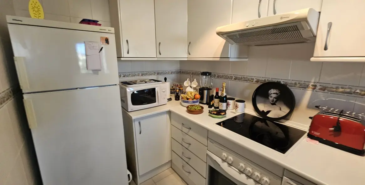 Sale of middle floor apartment in Miraflores 6