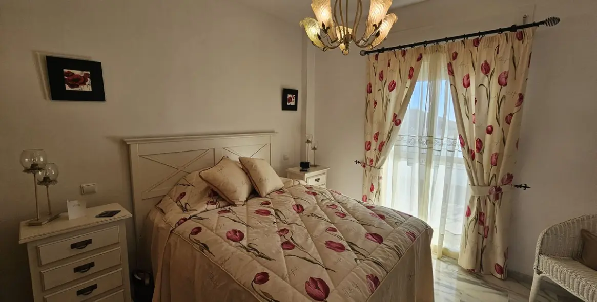 Sale of middle floor apartment in Miraflores 10