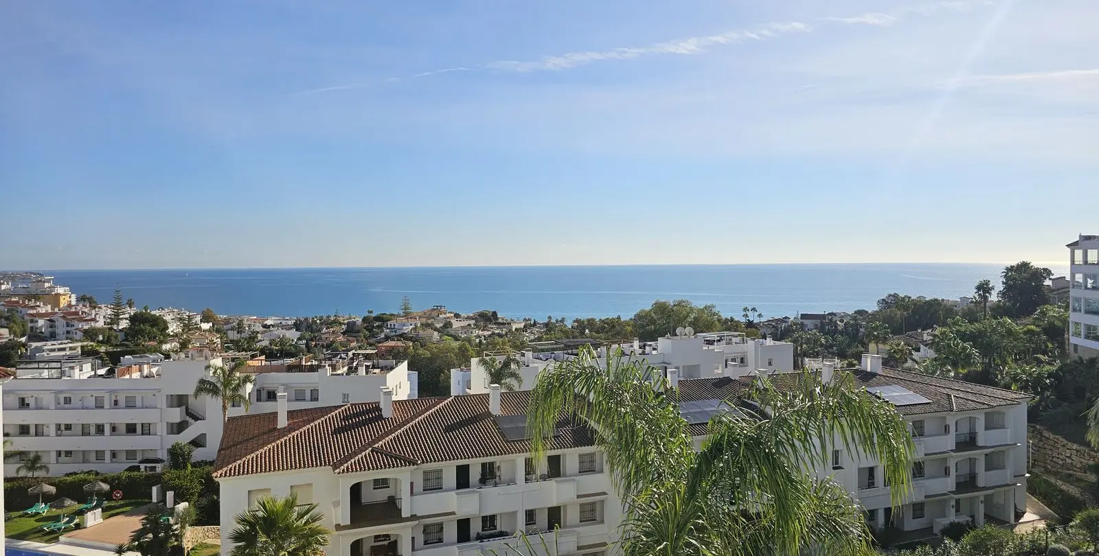 Venta de apartamento en planta media en Miraflores 1
