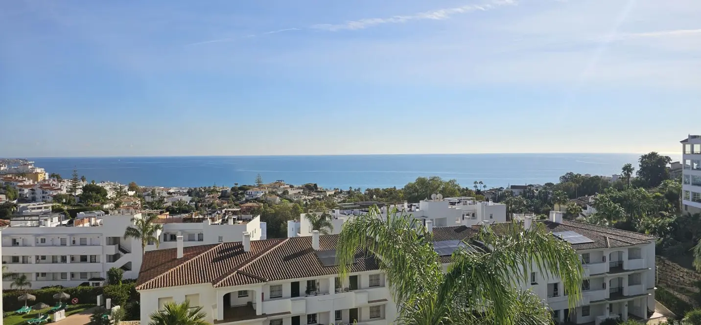Продажа апартаментов на среднем этаже в Miraflores 0