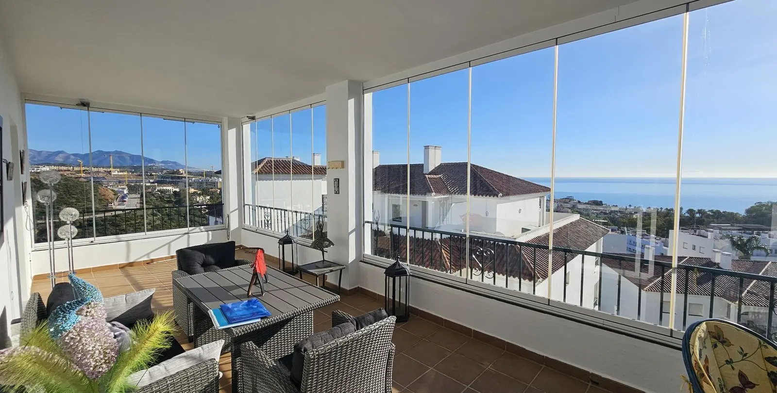 Venta de apartamento en planta media en Miraflores 2
