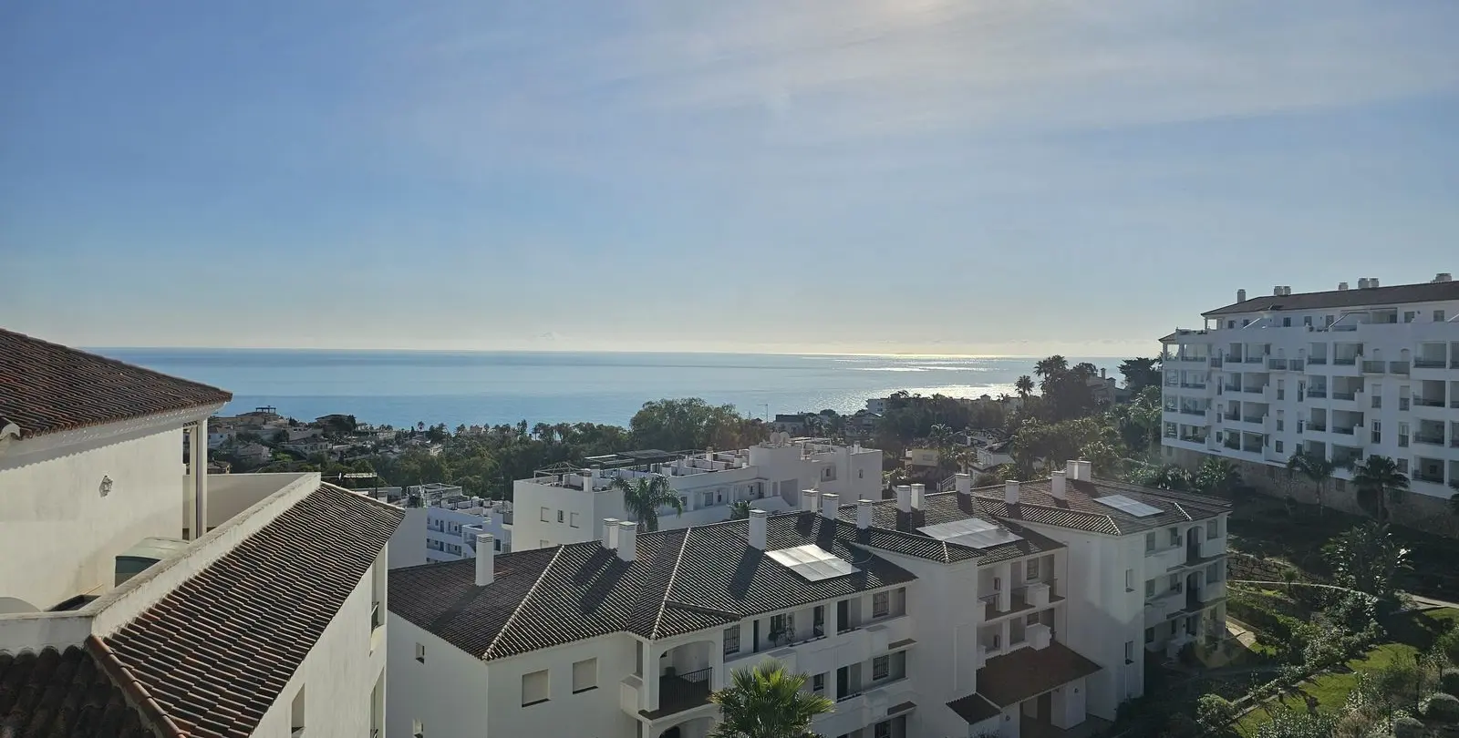 Venta de apartamento en planta media en Miraflores 3