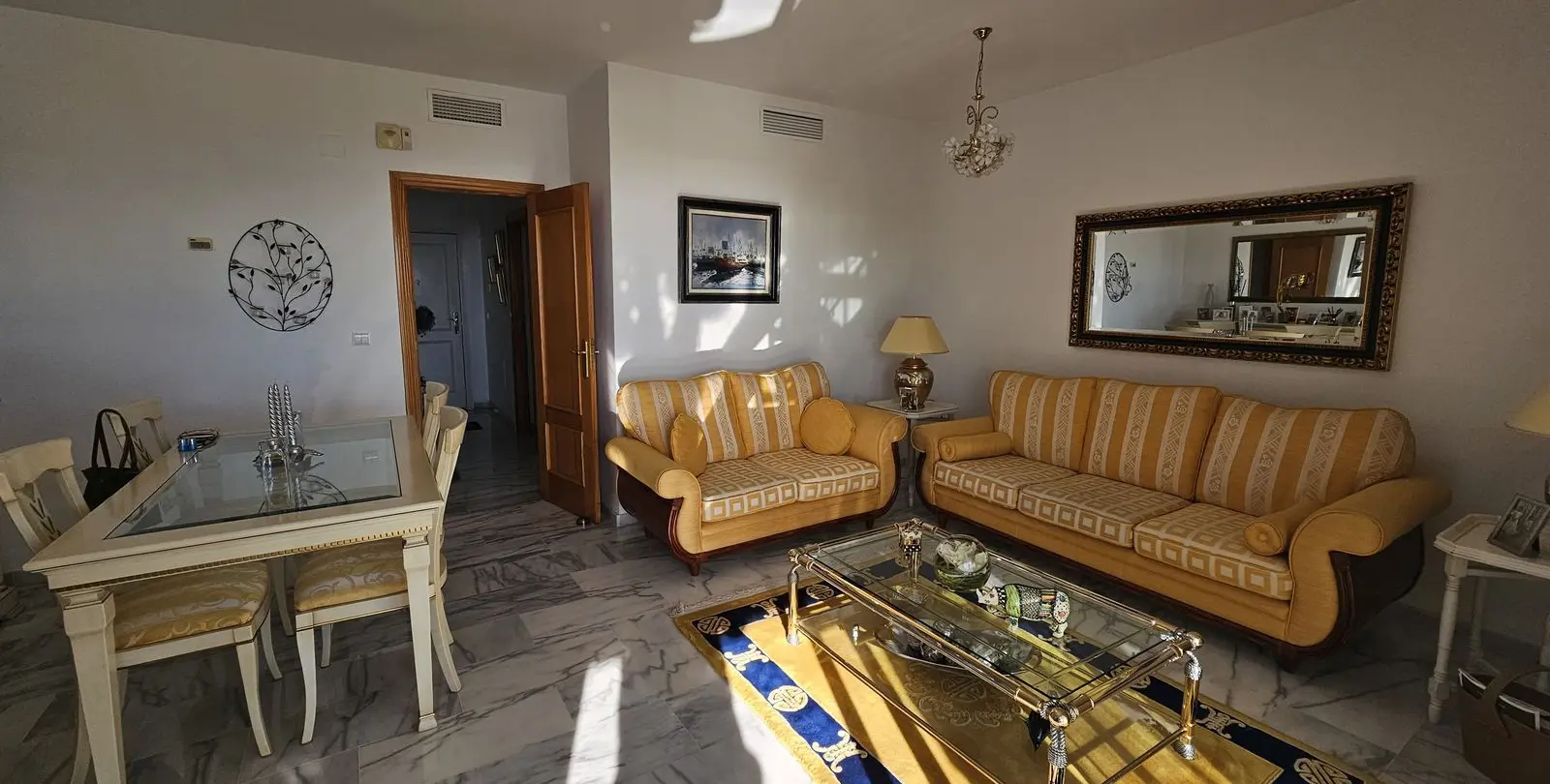 Venta de apartamento en planta media en Miraflores 5