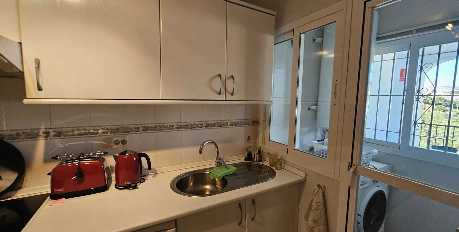 Venta de apartamento en planta media en Miraflores 7