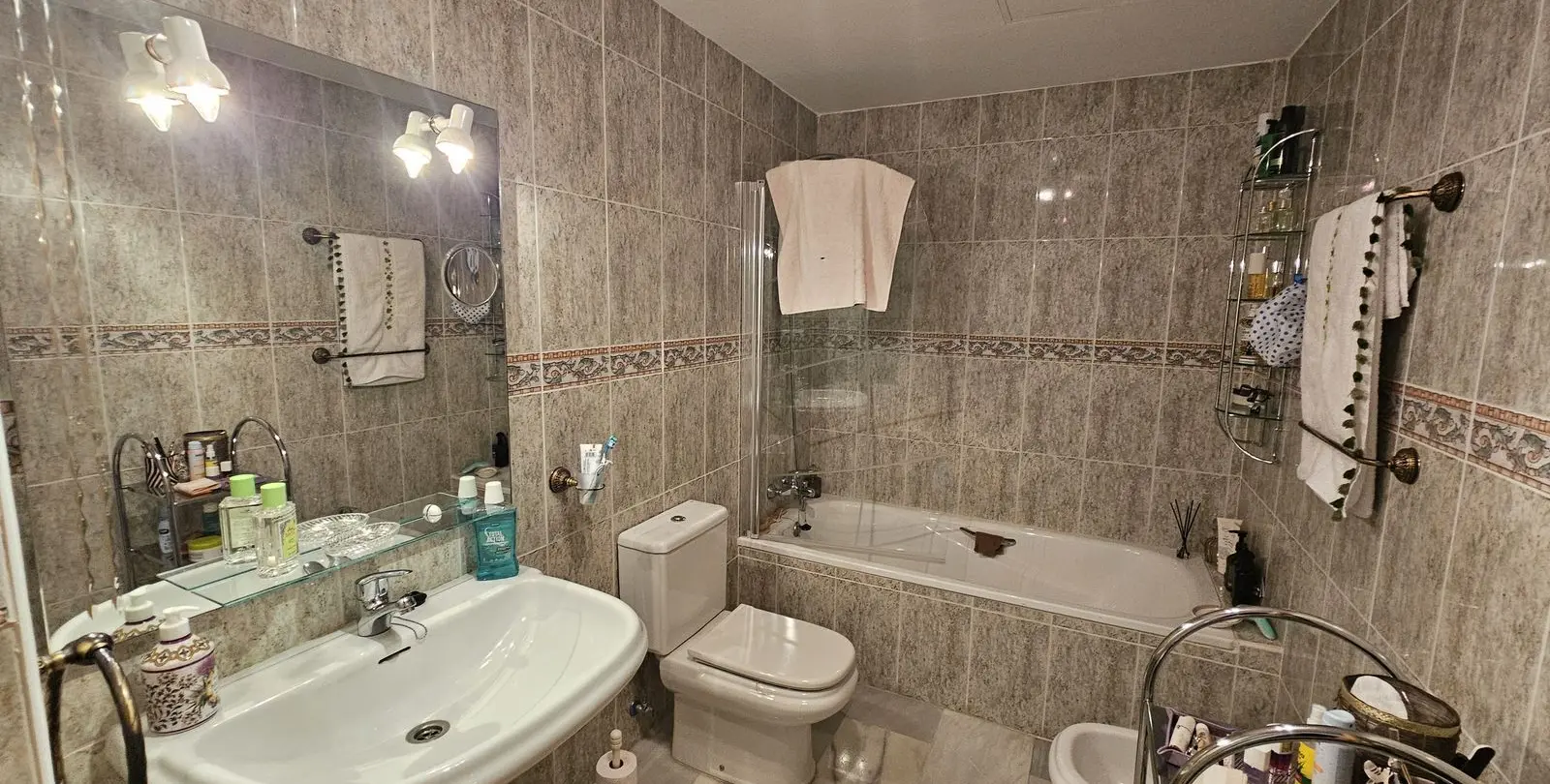 Venta de apartamento en planta media en Miraflores 9