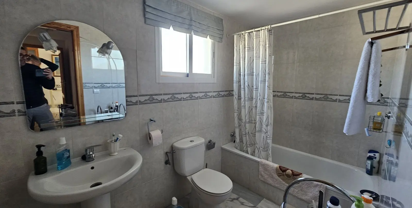 Venta de apartamento en planta media en Miraflores 11