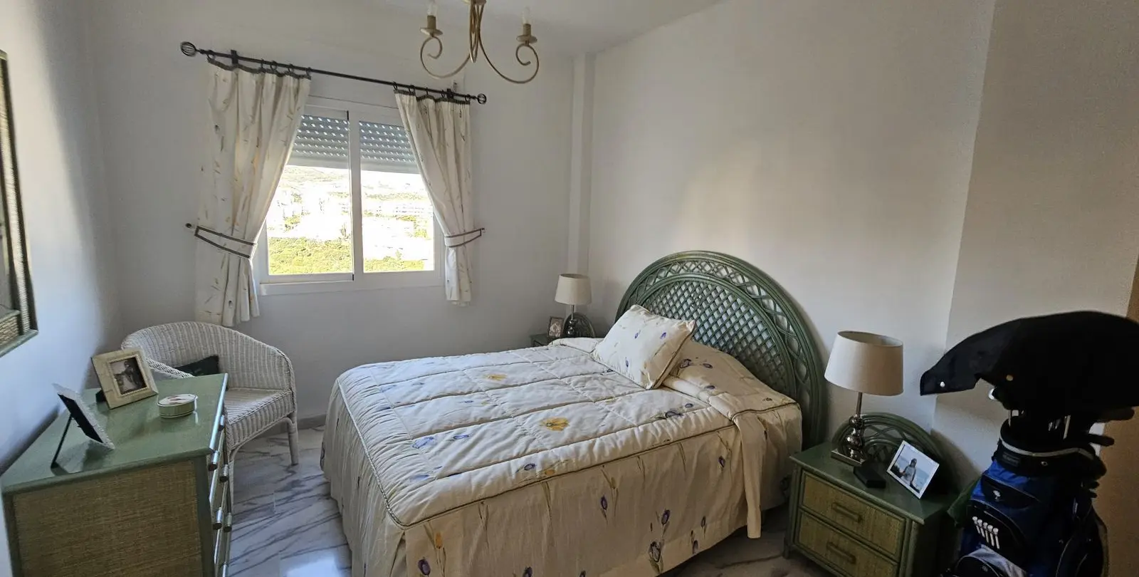 Venta de apartamento en planta media en Miraflores 12