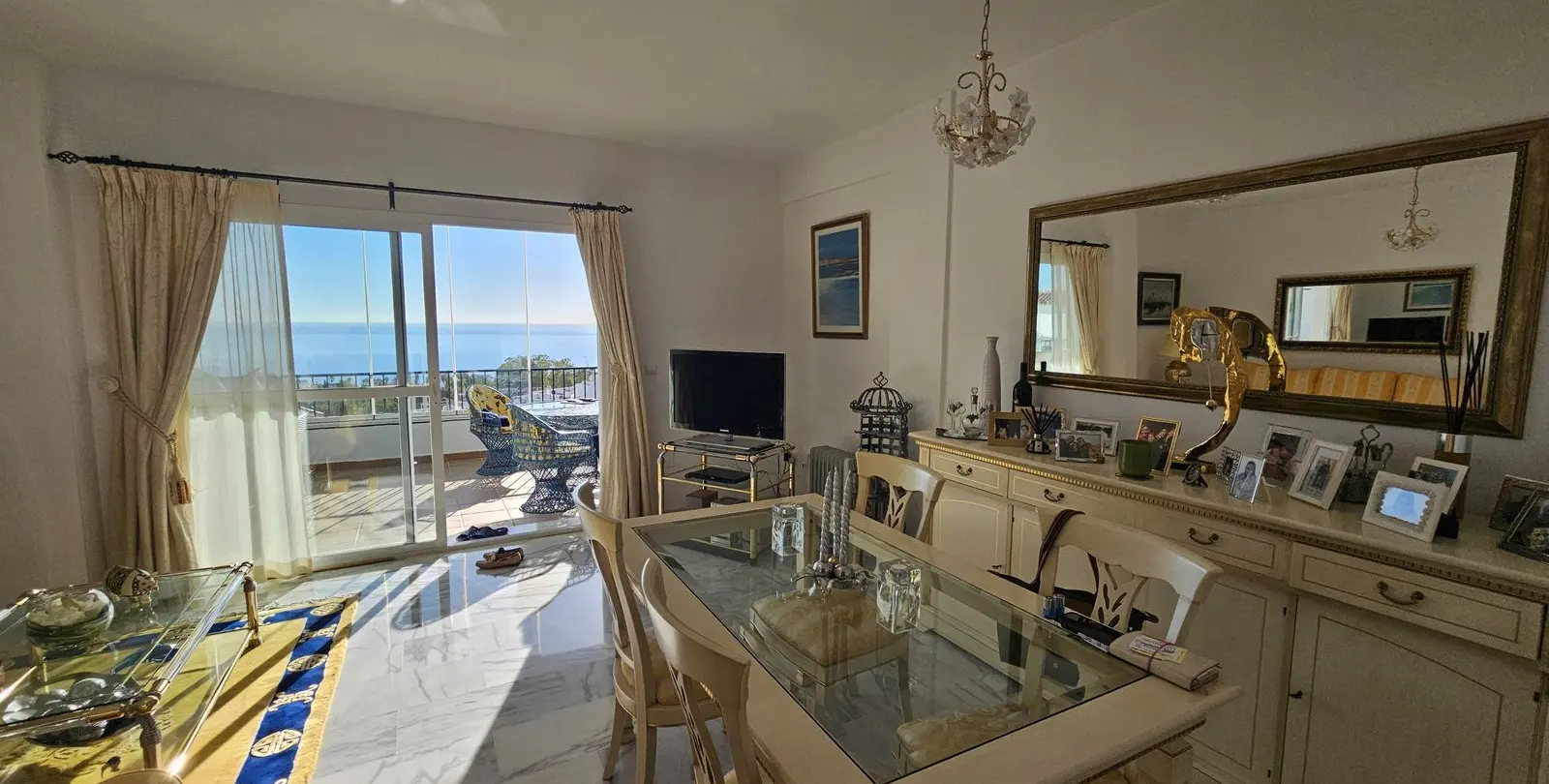 Venta de apartamento en planta media en Miraflores 13