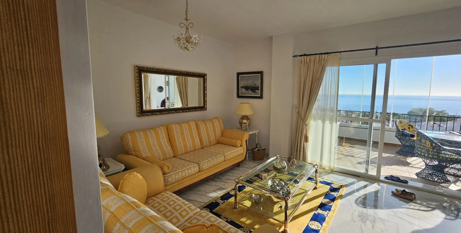 Venta de apartamento en planta media en Miraflores 14
