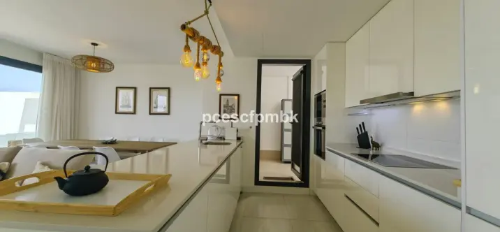 Продажа двухуровневого пентхауса в Estepona 1