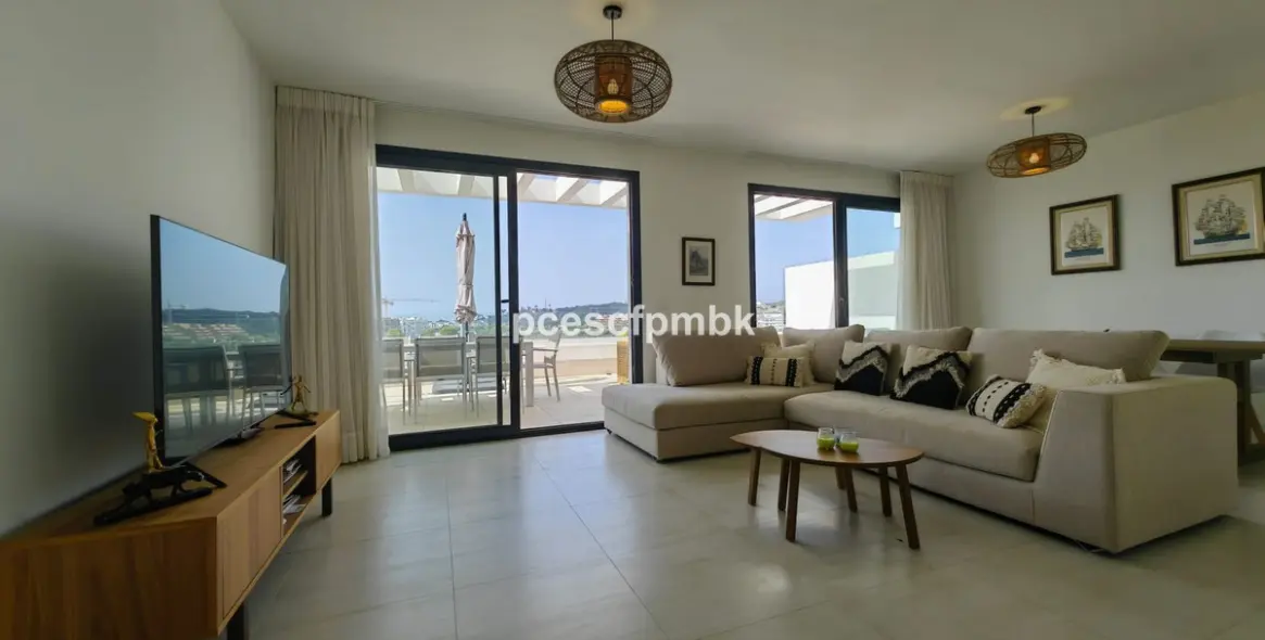 Продажа двухуровневого пентхауса в Estepona 8