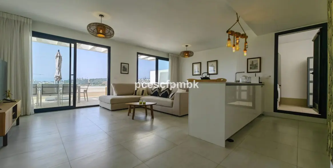 Продажа двухуровневого пентхауса в Estepona 17