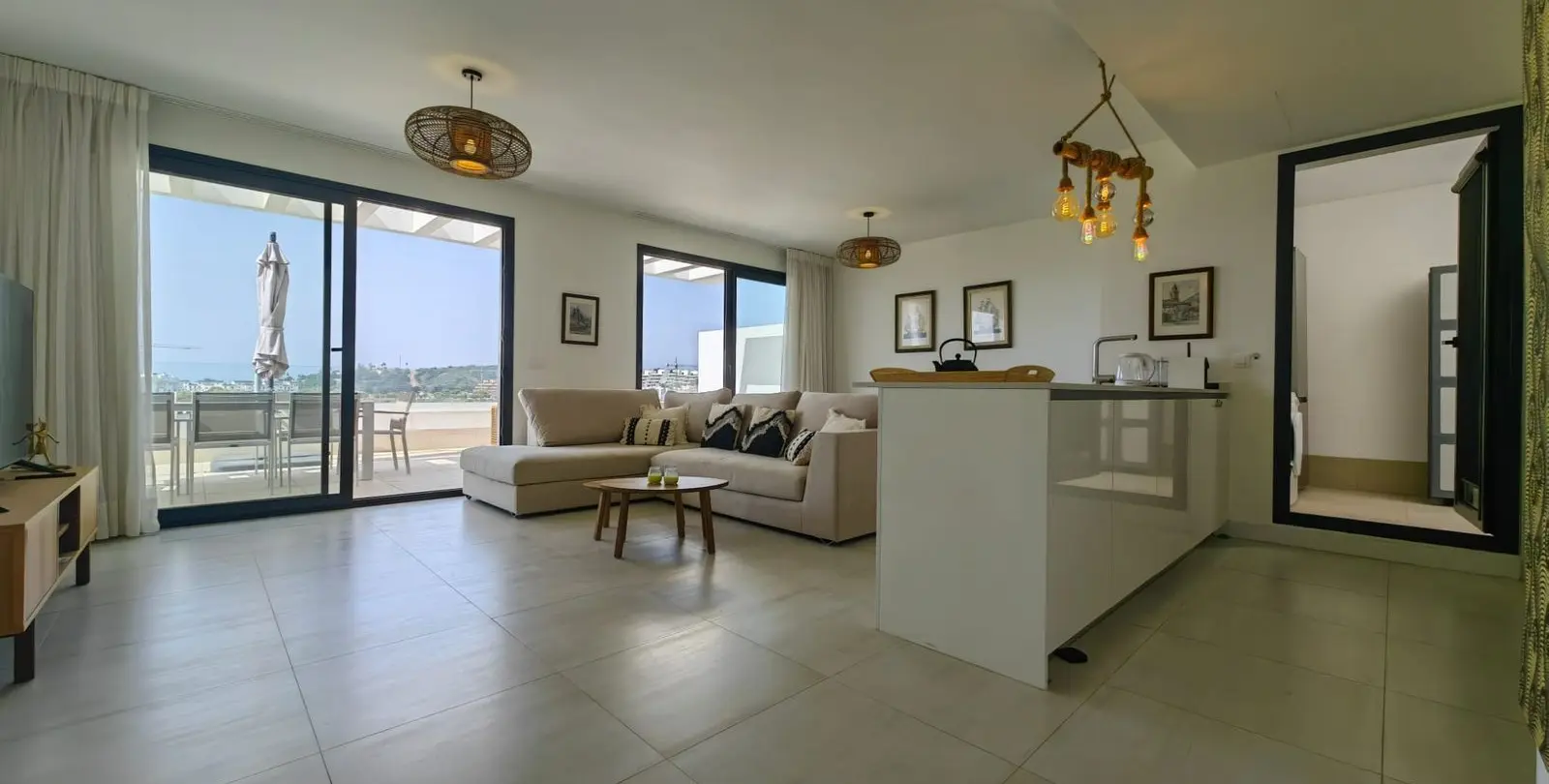 Sale of penthouse duplex in Estepona 17