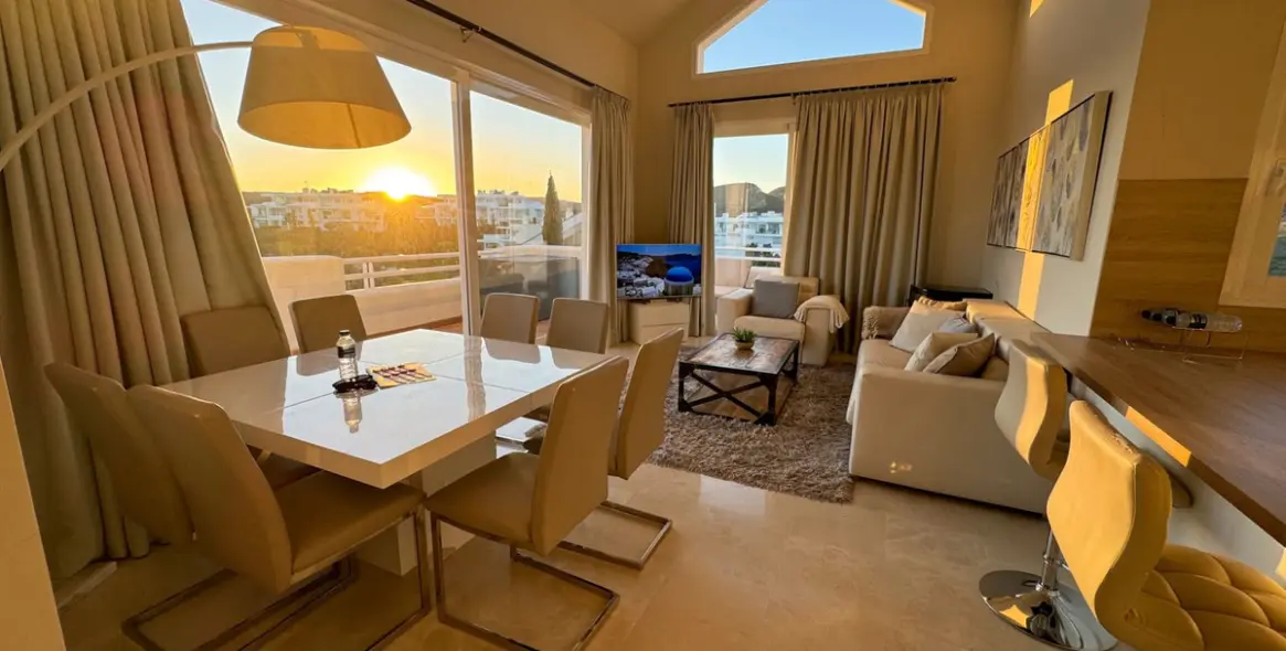 Продажа пентхауса в Estepona 1