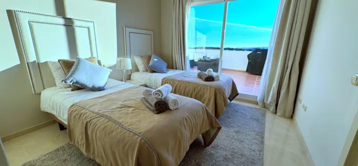 Sale of penthouse in Estepona 1