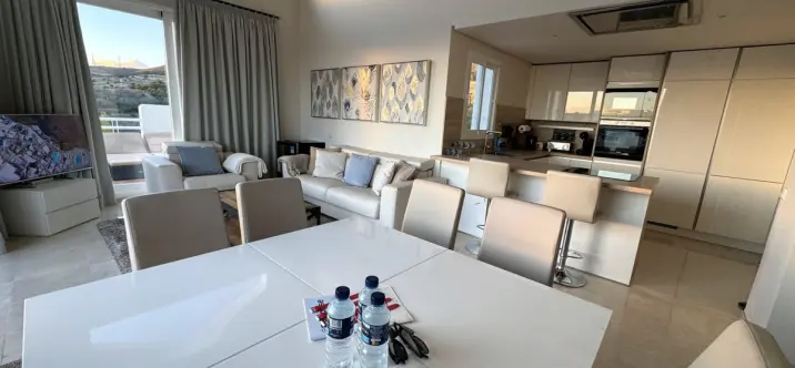 Sale of penthouse in Estepona 2