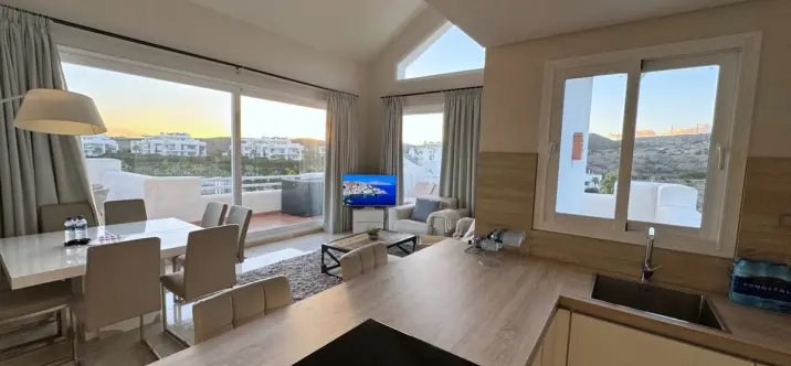 Sale of penthouse in Estepona 3