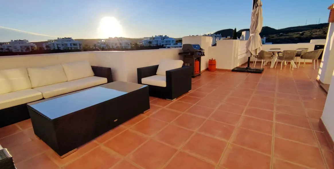 Sale of penthouse in Estepona 11