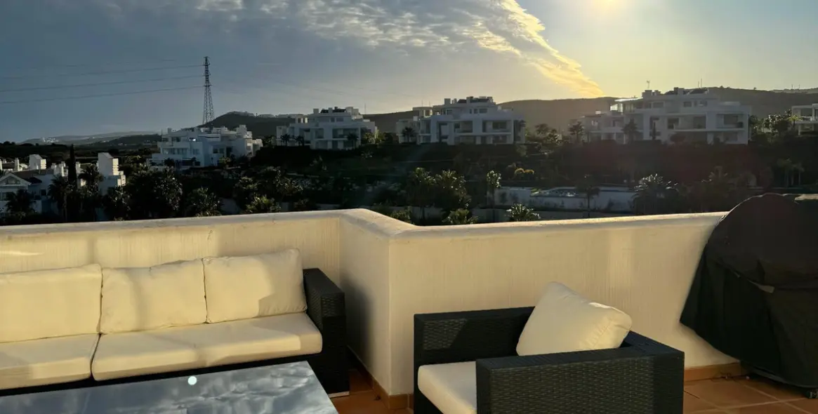 Sale of penthouse in Estepona 16