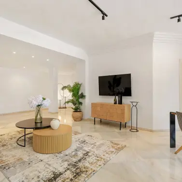 Sale of middle floor apartment in Nueva Andalucía